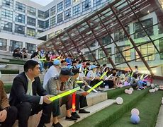 包含花样比赛现场掌声阵阵，气氛热烈异常的词条