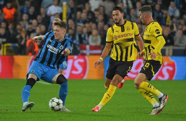 多特蒙德主场大捷，球员赛后激动庆祝胜利，完全个人分析社区可以.