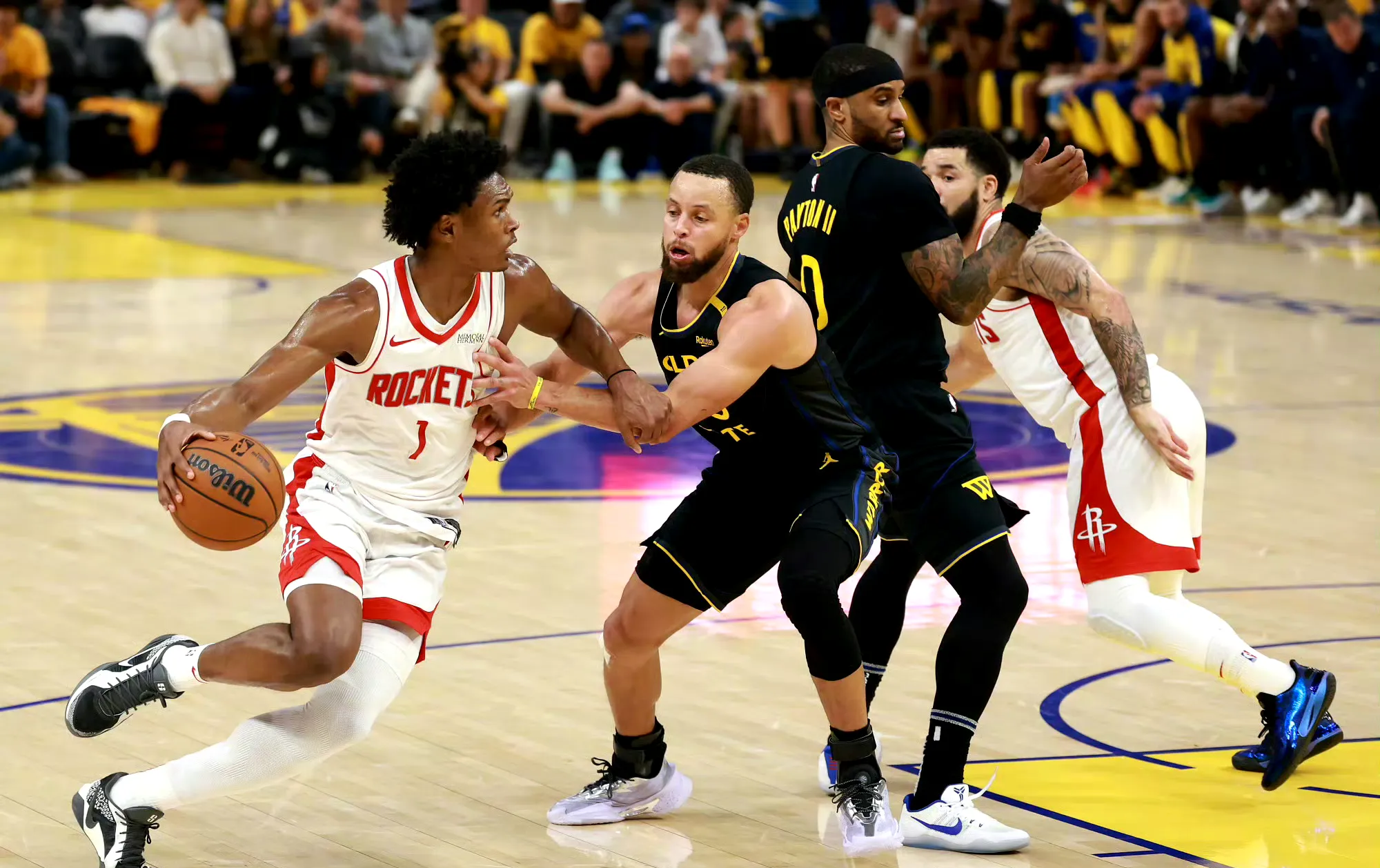 库里回归赛场，赛况扑朔迷离首场状态亮眼，FPX观众沸腾！