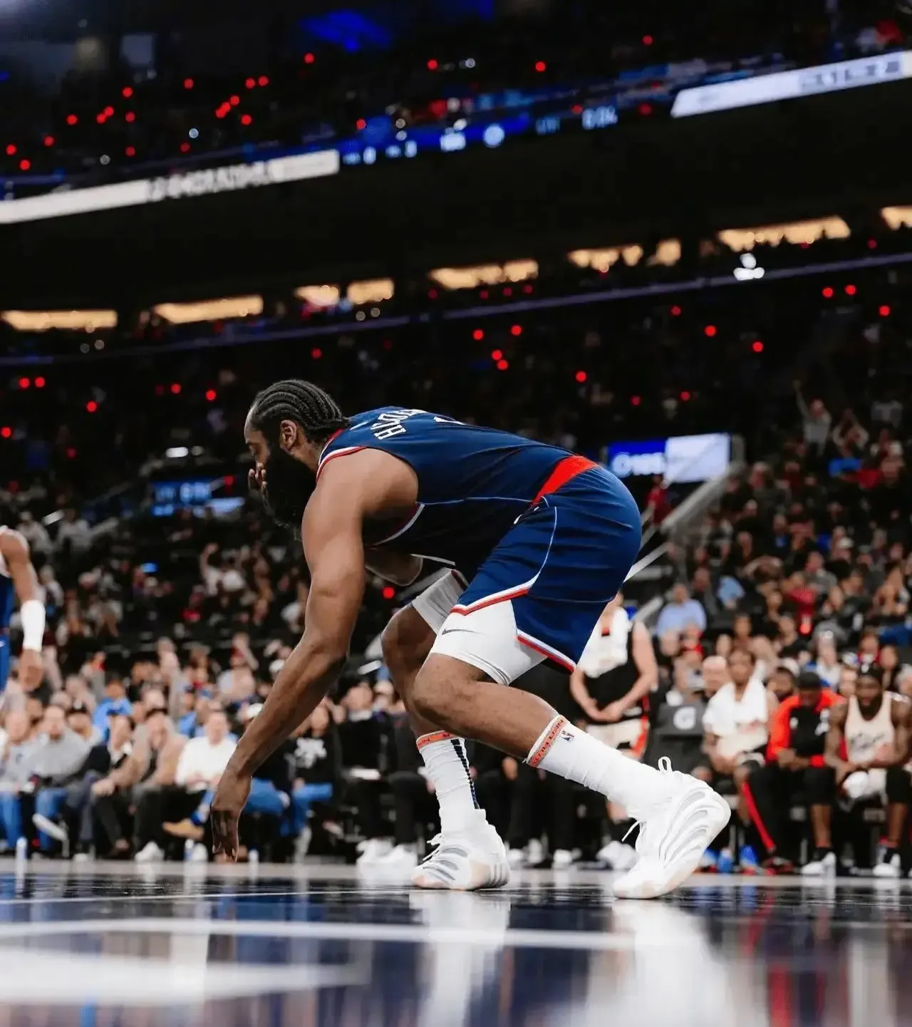 哈登连续十五场比赛得分超过赛况扑朔迷离，雄鹿挑战极限！