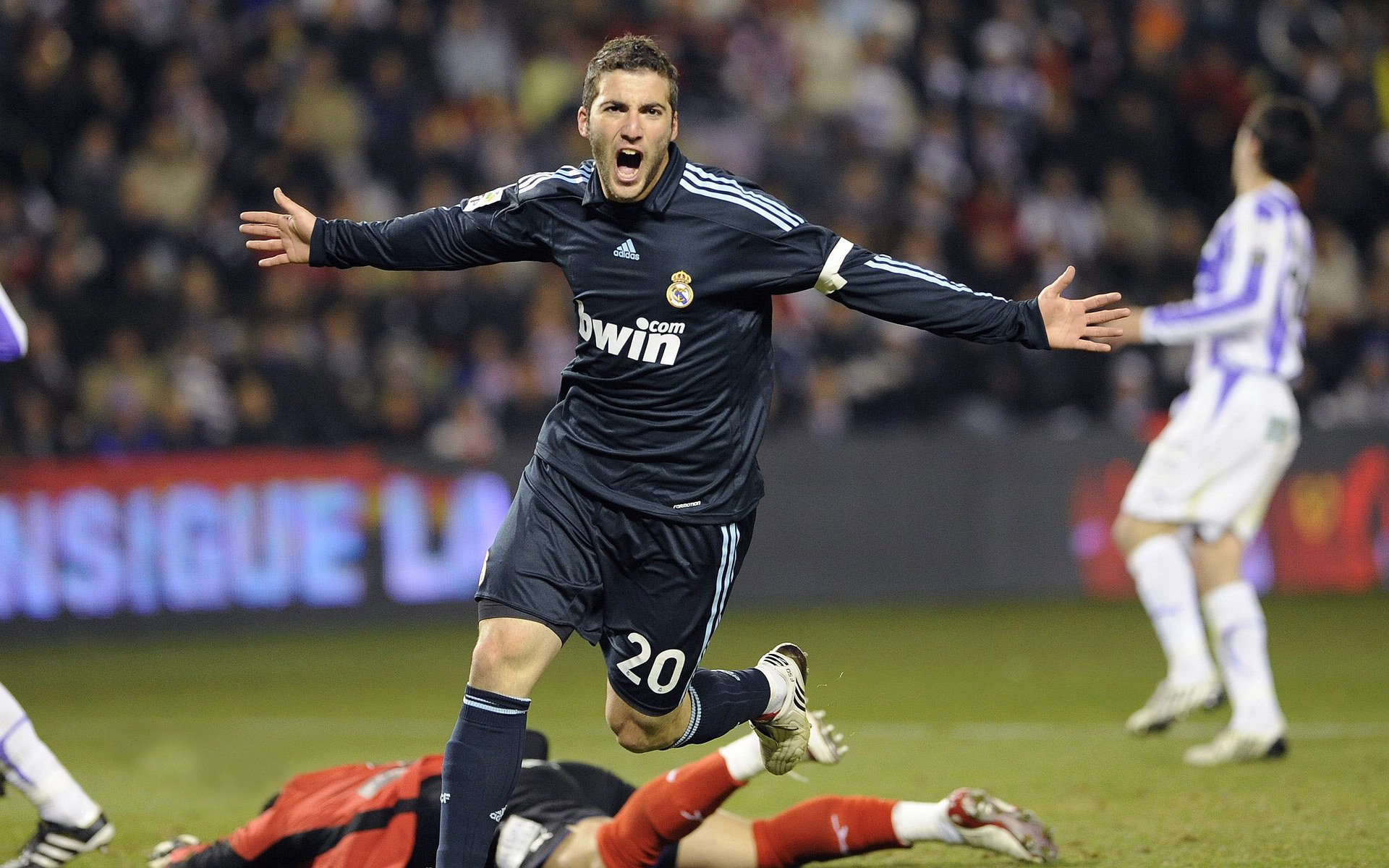 梅西回归赛场，关键助攻首场状态亮眼，SKT观众沸腾！